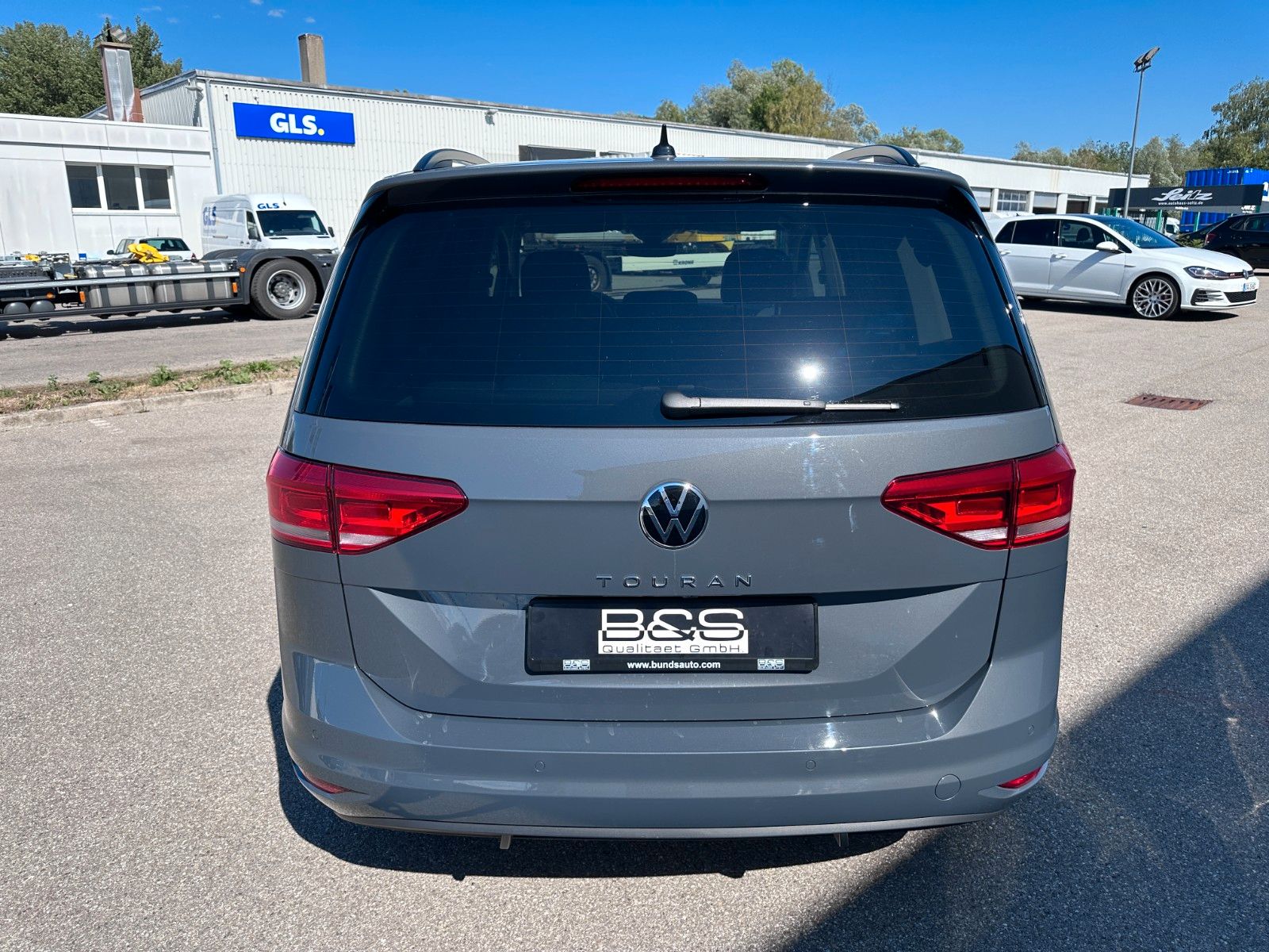 Fahrzeugabbildung Volkswagen Touran Comfortl|DEUTSCH Fzg|7 SITZ|UNFALLFR|AHK