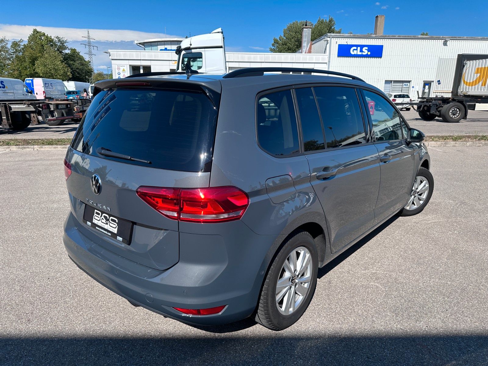 Fahrzeugabbildung Volkswagen Touran Comfortl|DEUTSCH Fzg|7 SITZ|UNFALLFR|AHK