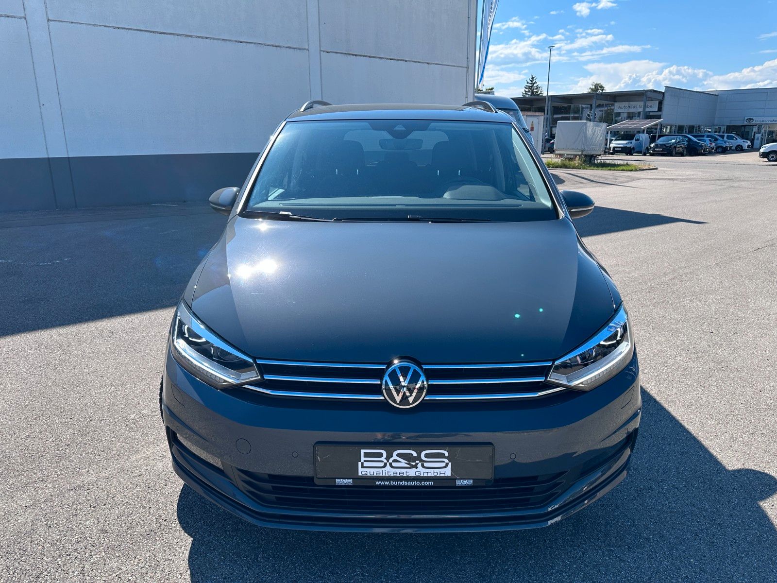 Fahrzeugabbildung Volkswagen Touran Comfortl|DEUTSCH Fzg|7 SITZ|UNFALLFR|AHK