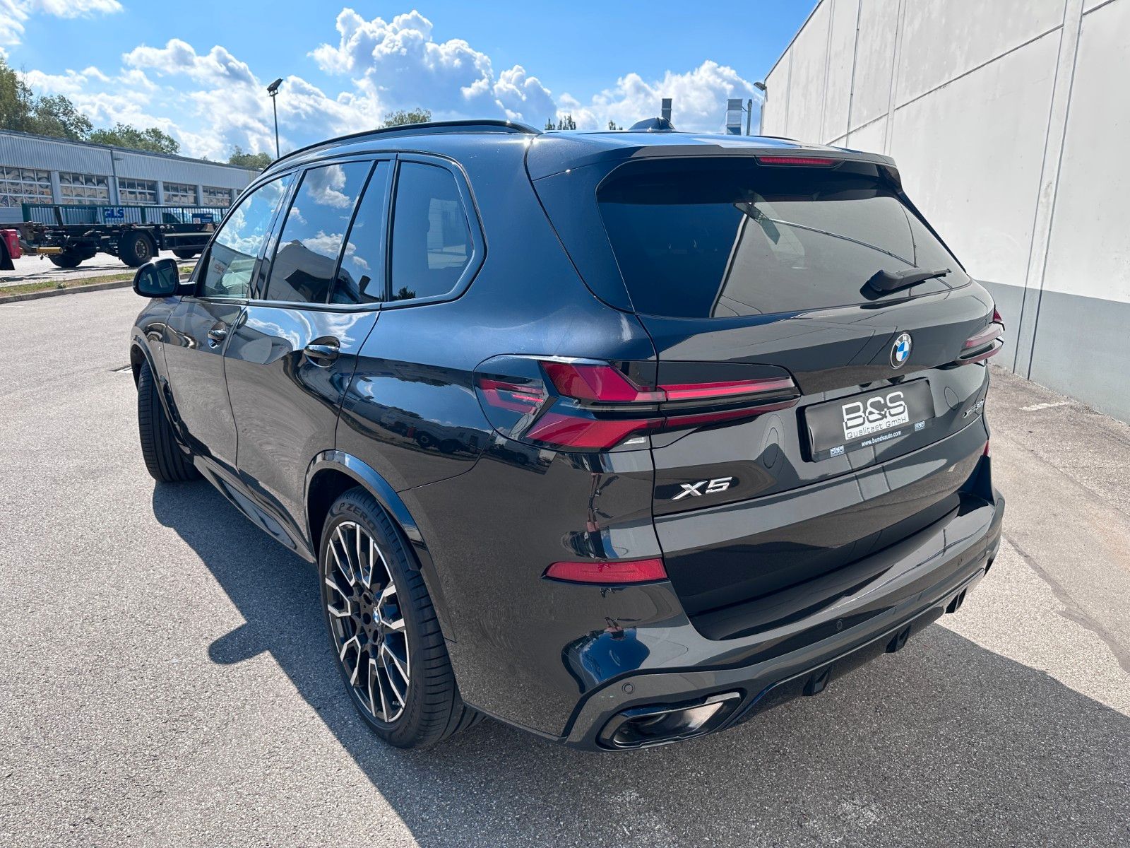 Fahrzeugabbildung BMW X5 30d xDr M Sport HUD|PANO|HARMAN|LUFT|AHK|
