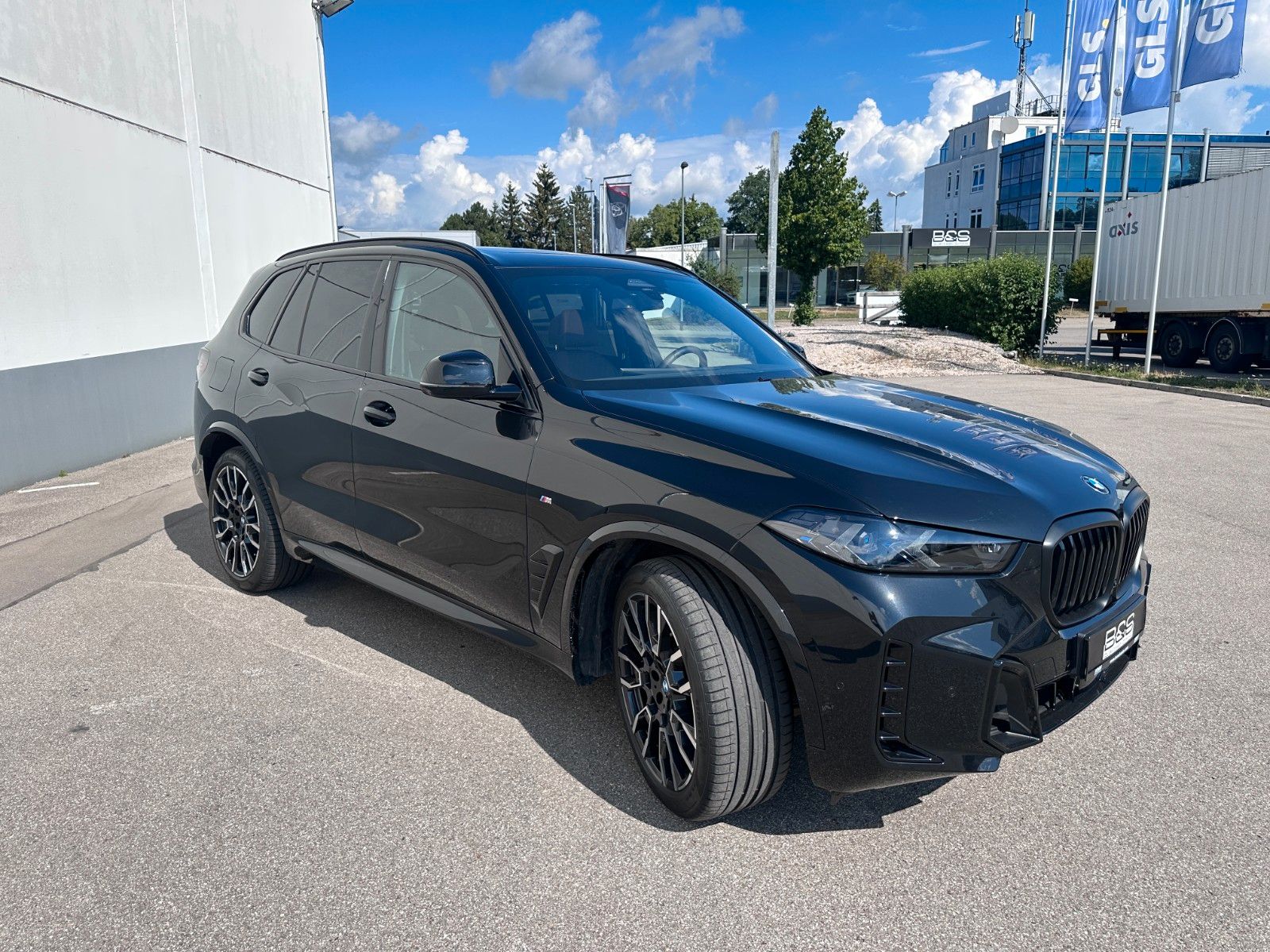 Fahrzeugabbildung BMW X5 30d xDr M Sport HUD|PANO|HARMAN|LUFT|AHK|