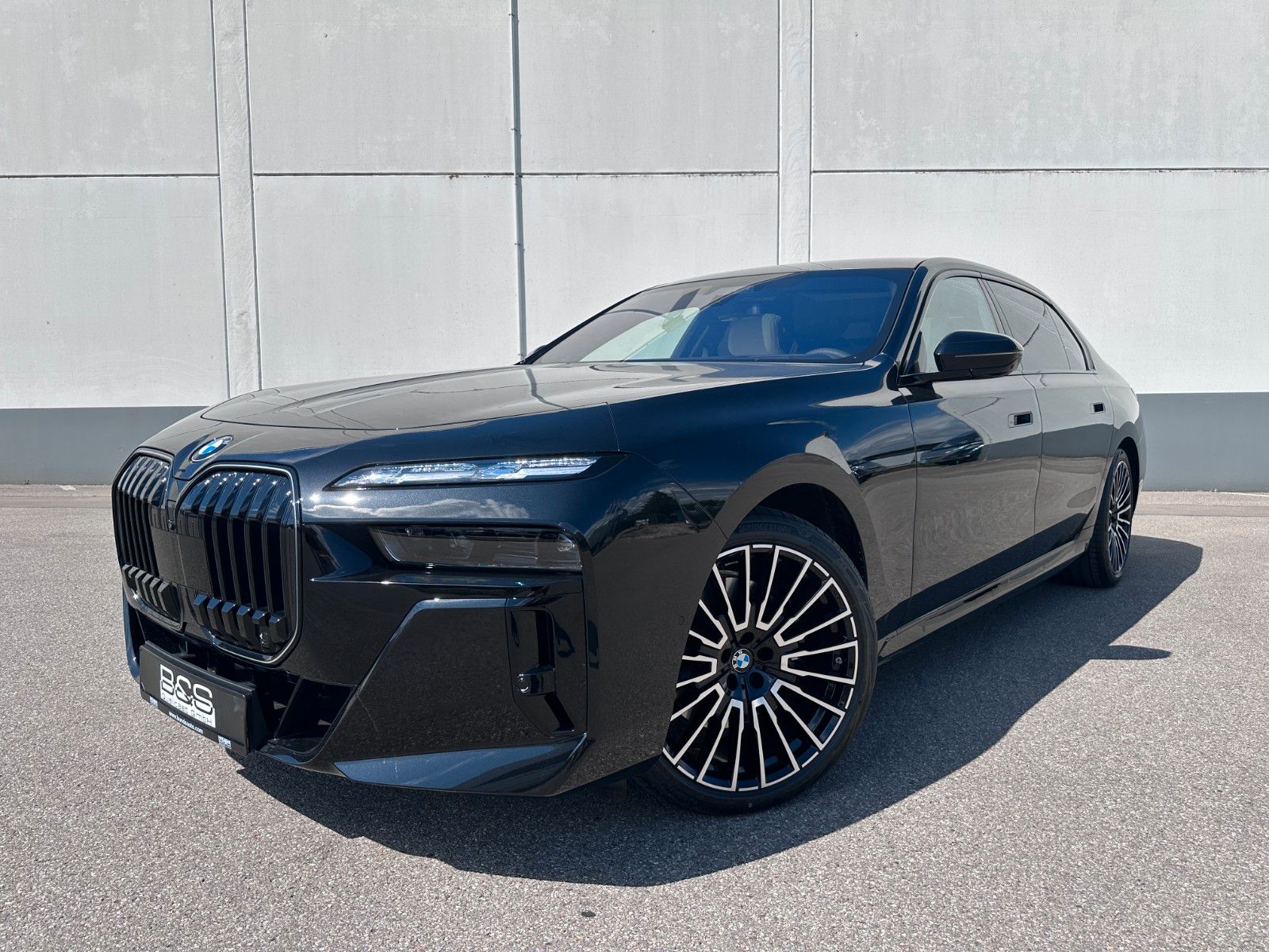 BMW 740d xDrive M Sport TV|Aut.Tür|SkyL|B&W|Luft|