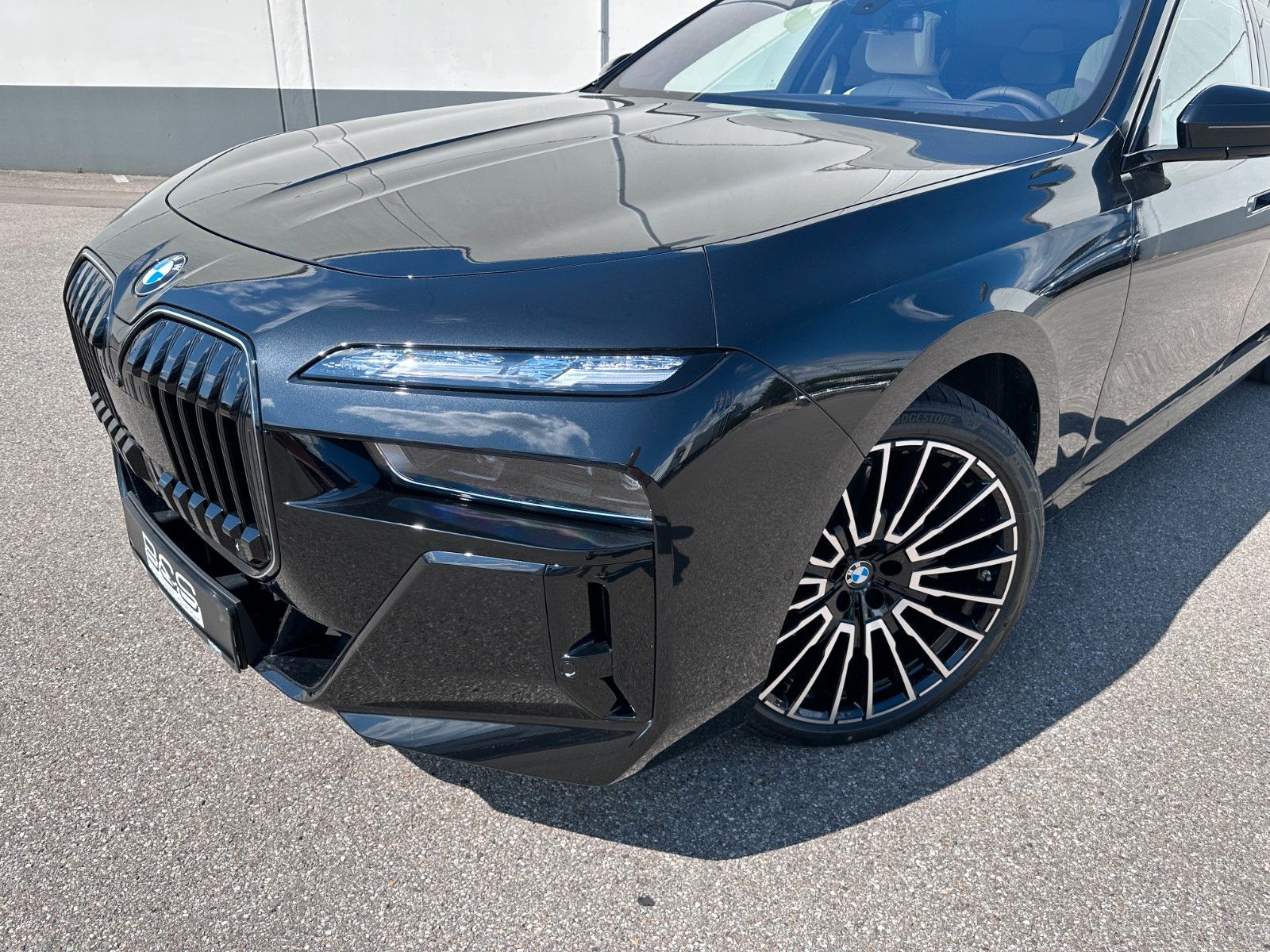 Fahrzeugabbildung BMW 740d xDrive M Sport TV|Aut.Tür|SkyL|B&W|Luft|