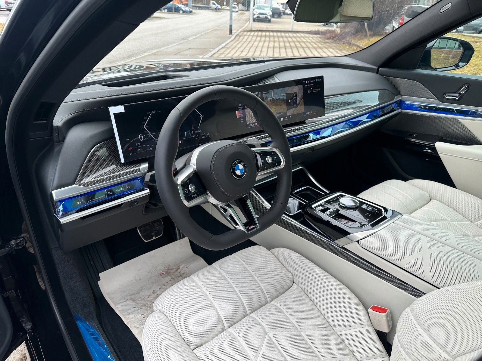 Fahrzeugabbildung BMW 740d xDrive M Sport TV|Aut.Tür|SkyL|B&W|Luft|