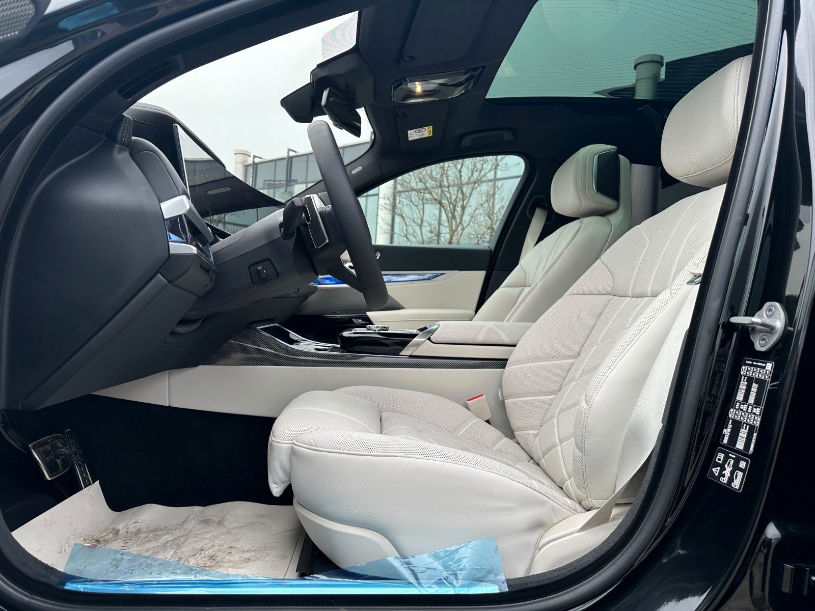 Fahrzeugabbildung BMW 740d xDrive M Sport TV|Aut.Tür|SkyL|B&W|Luft|