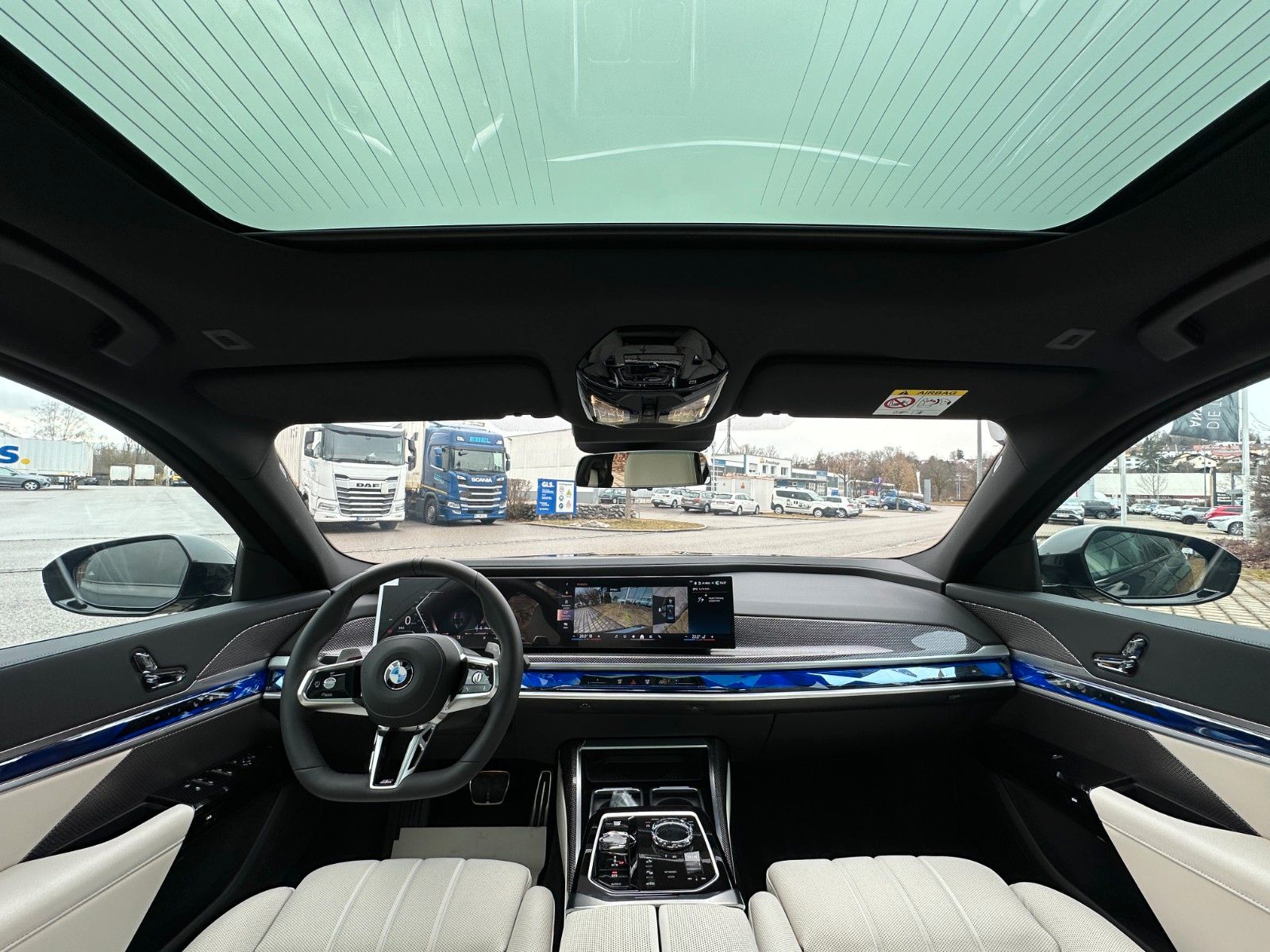Fahrzeugabbildung BMW 740d xDrive M Sport TV|Aut.Tür|SkyL|B&W|Luft|