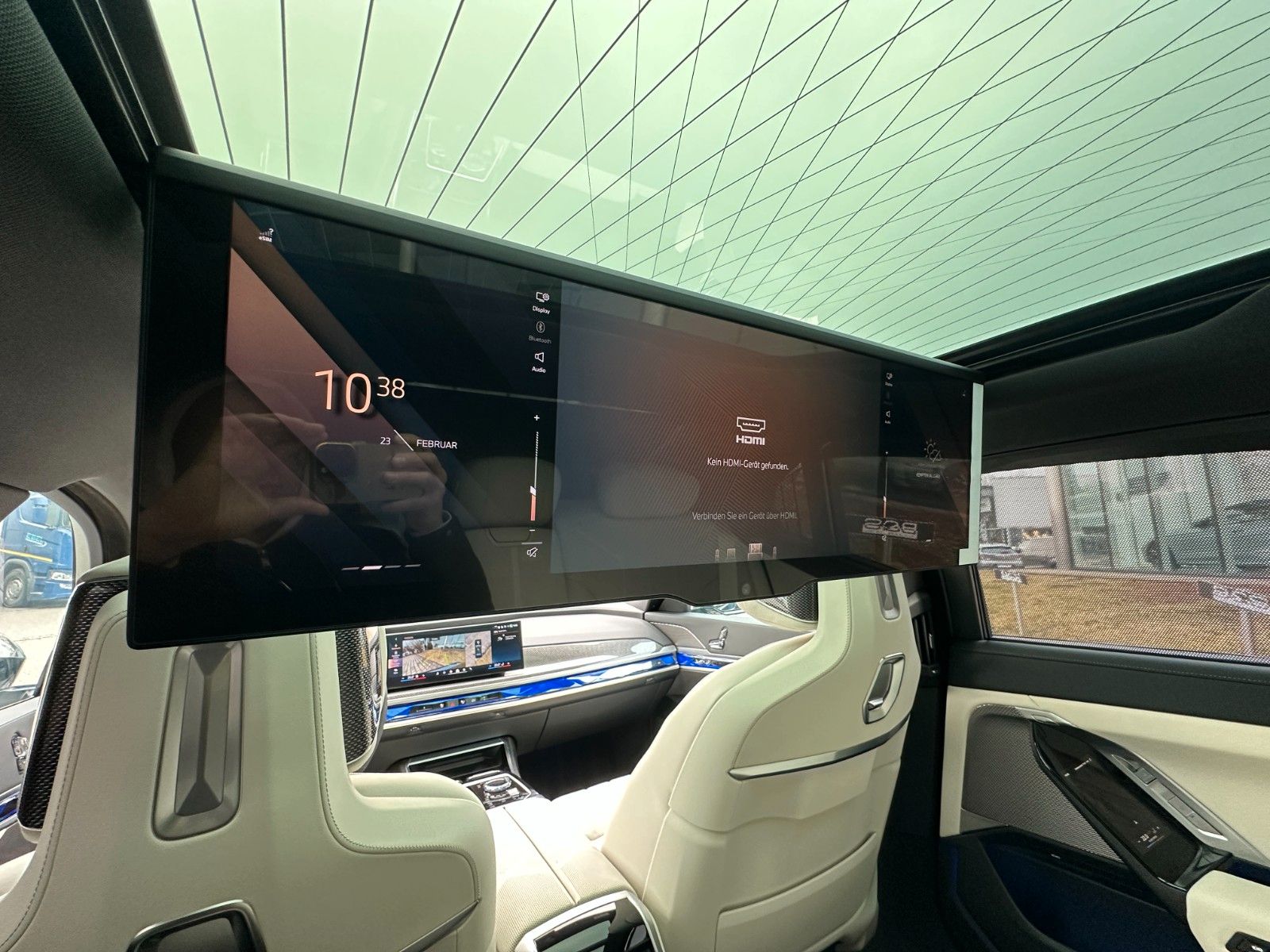 Fahrzeugabbildung BMW 740d xDrive M Sport TV|Aut.Tür|SkyL|B&W|Luft|