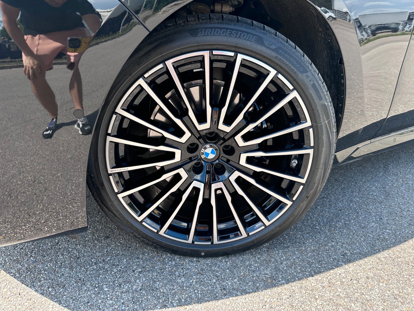 Fahrzeugabbildung BMW 740d xDrive M Sport TV|Aut.Tür|SkyL|B&W|Luft|