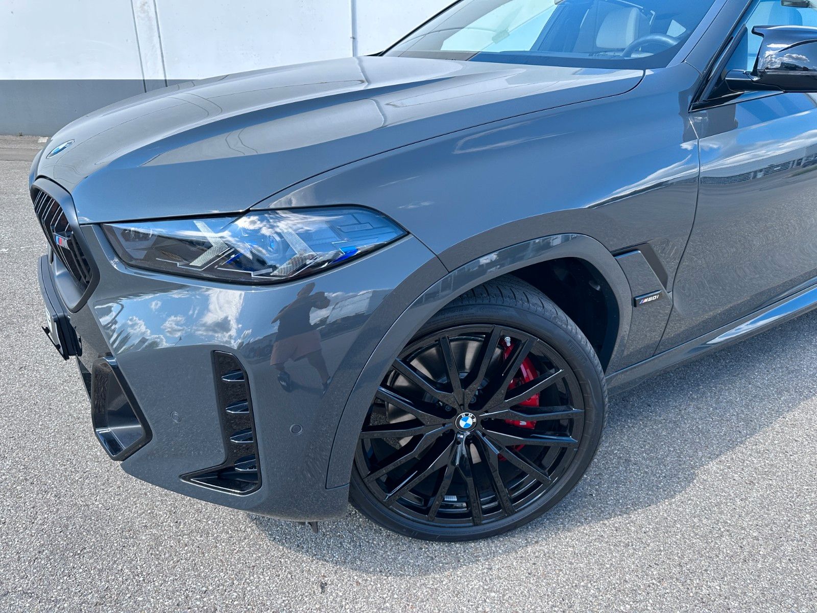 Fahrzeugabbildung BMW X6 M60i xDrive ACC|HUD|PANO|HARMAN|AHK|