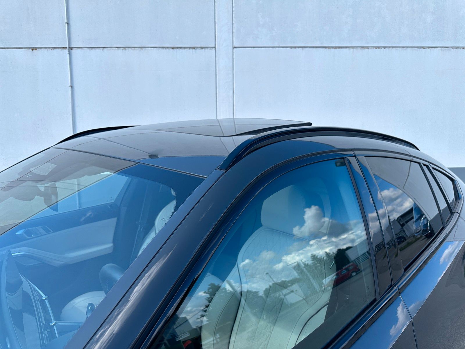 Fahrzeugabbildung BMW X6 M60i xDrive ACC|HUD|PANO|HARMAN|AHK|