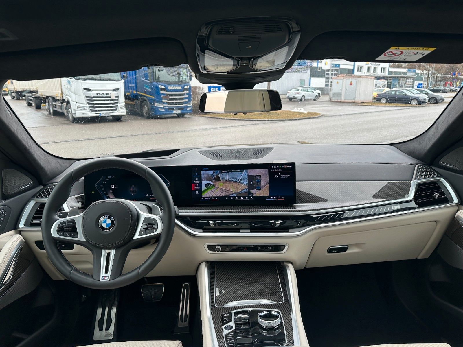 Fahrzeugabbildung BMW X6 M60i xDrive ACC|HUD|PANO|HARMAN|AHK|