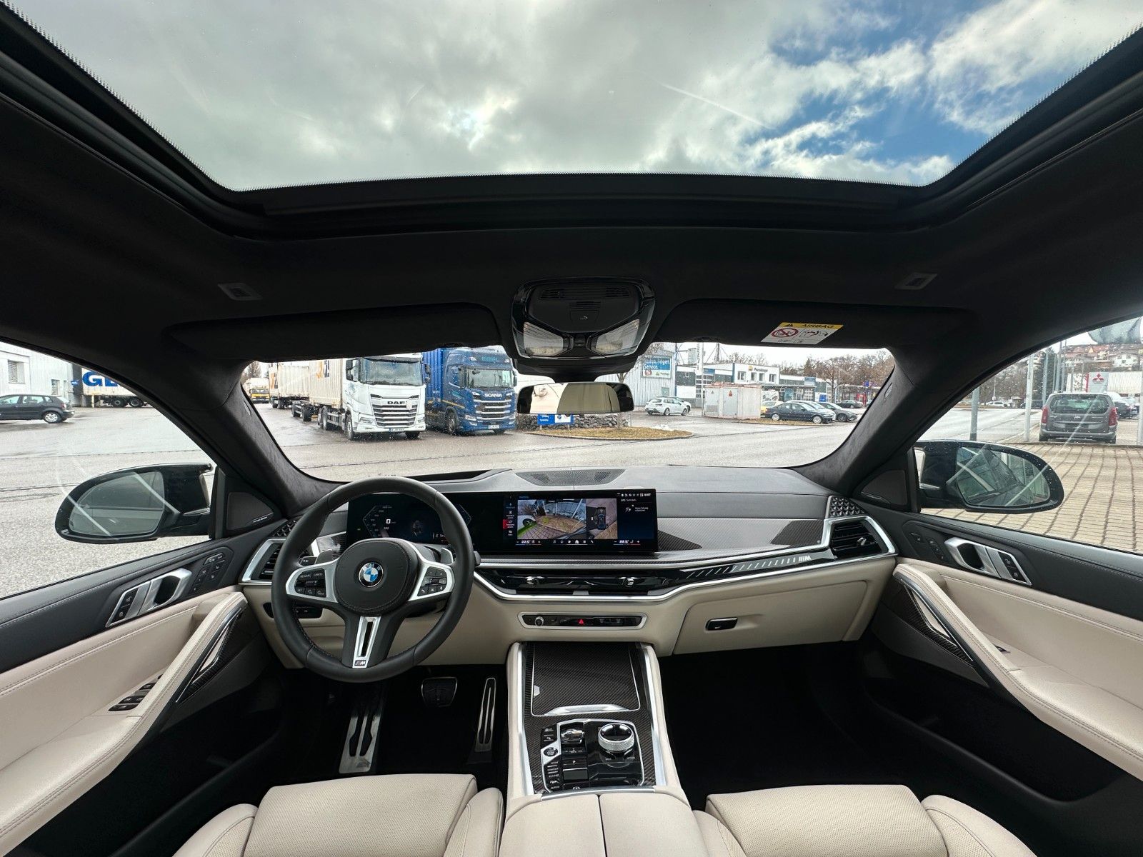 Fahrzeugabbildung BMW X6 M60i xDrive ACC|HUD|PANO|HARMAN|AHK|