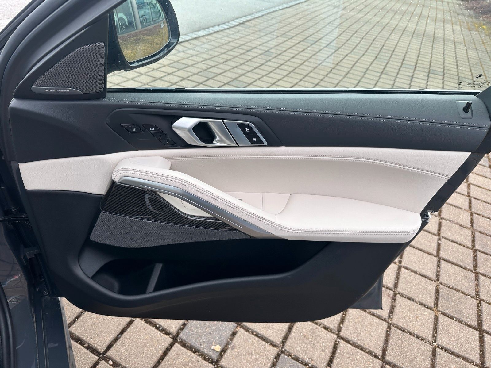 Fahrzeugabbildung BMW X6 M60i xDrive ACC|HUD|PANO|HARMAN|AHK|