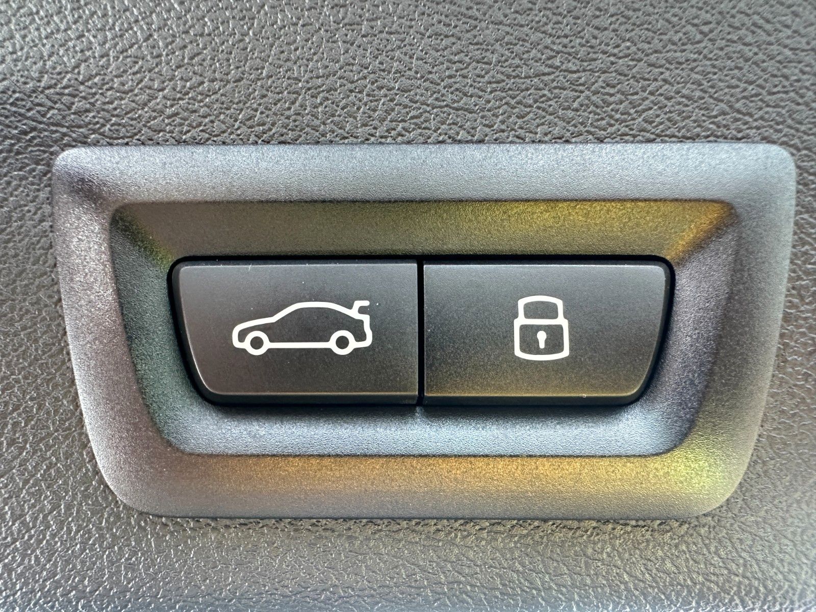 Fahrzeugabbildung BMW X6 M60i xDrive ACC|HUD|PANO|HARMAN|AHK|