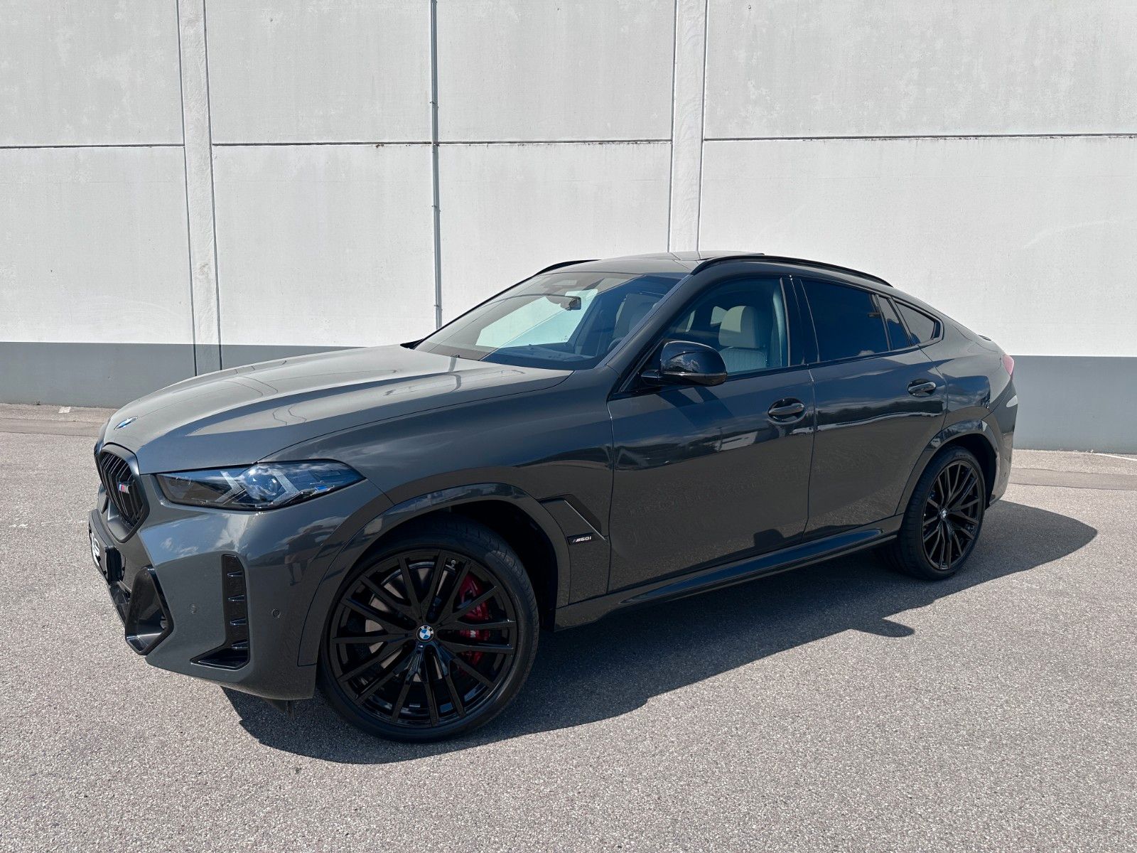 Fahrzeugabbildung BMW X6 M60i xDrive ACC|HUD|PANO|HARMAN|AHK|