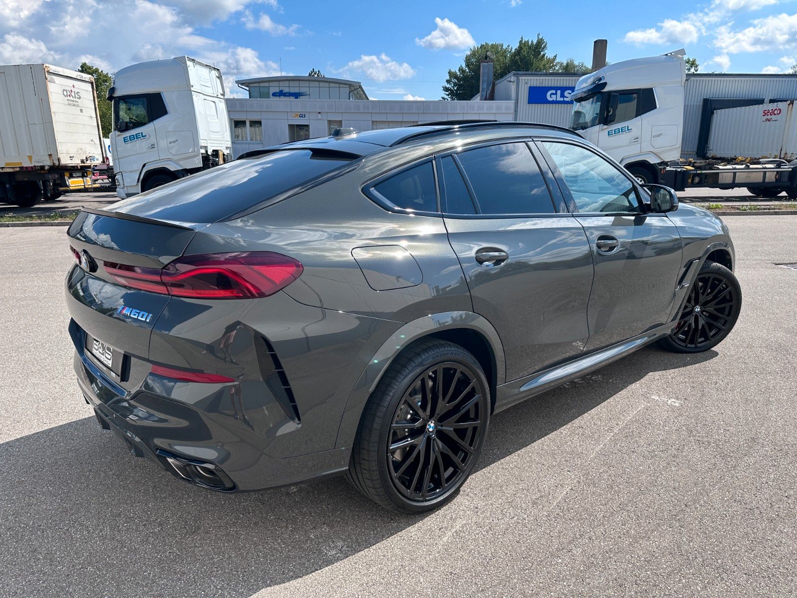 Fahrzeugabbildung BMW X6 M60i xDrive ACC|HUD|PANO|HARMAN|AHK|