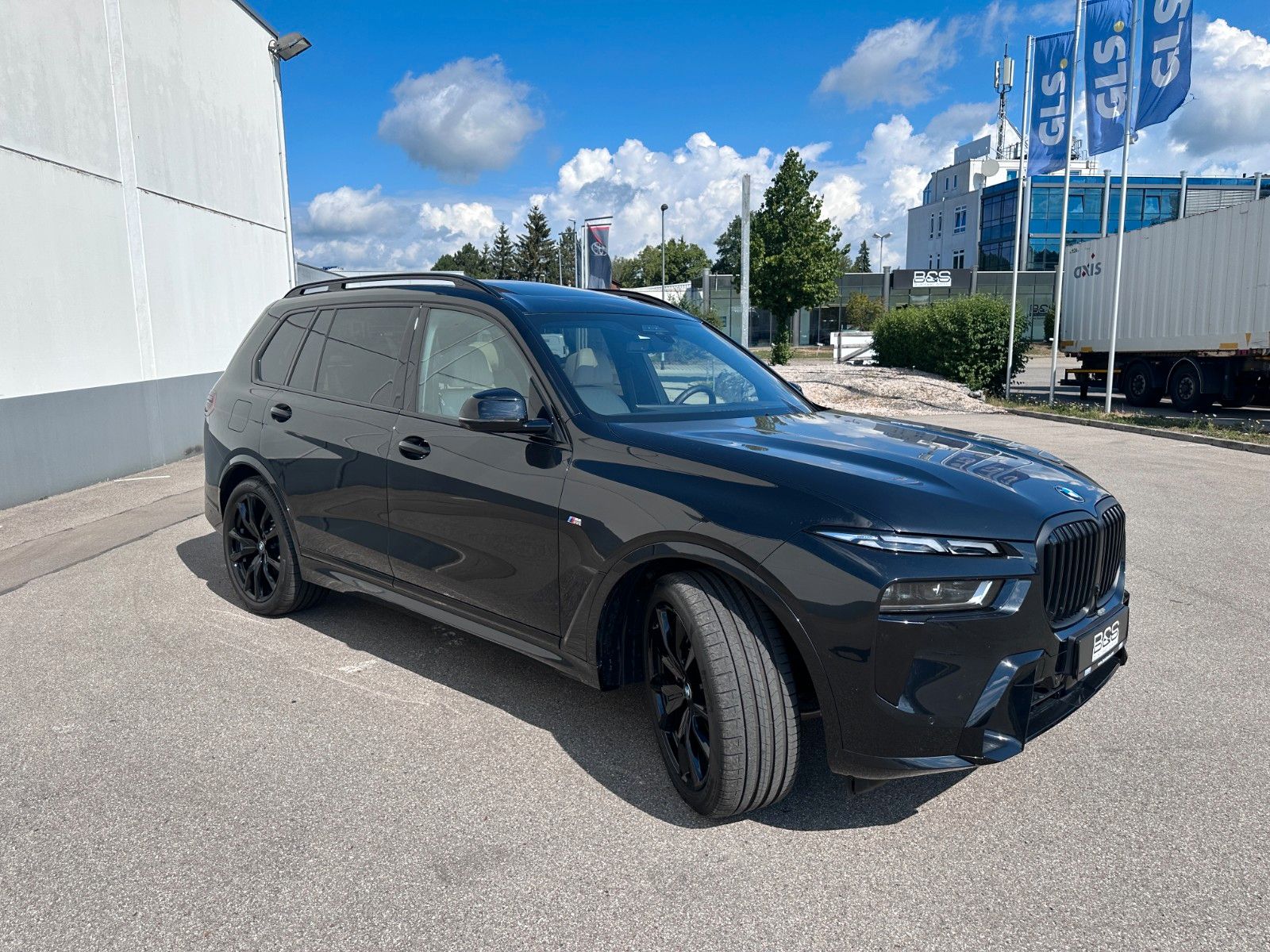 Fahrzeugabbildung BMW X7 xDr 40d M Sport Pro|Aktivlenk|SkyL|AHK|BEIGE|