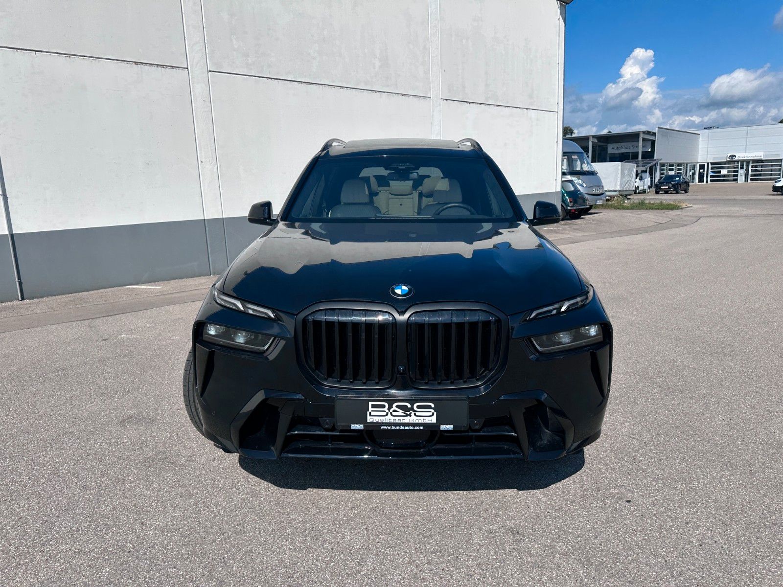 Fahrzeugabbildung BMW X7 xDr 40d M Sport Pro|Aktivlenk|SkyL|AHK|BEIGE|