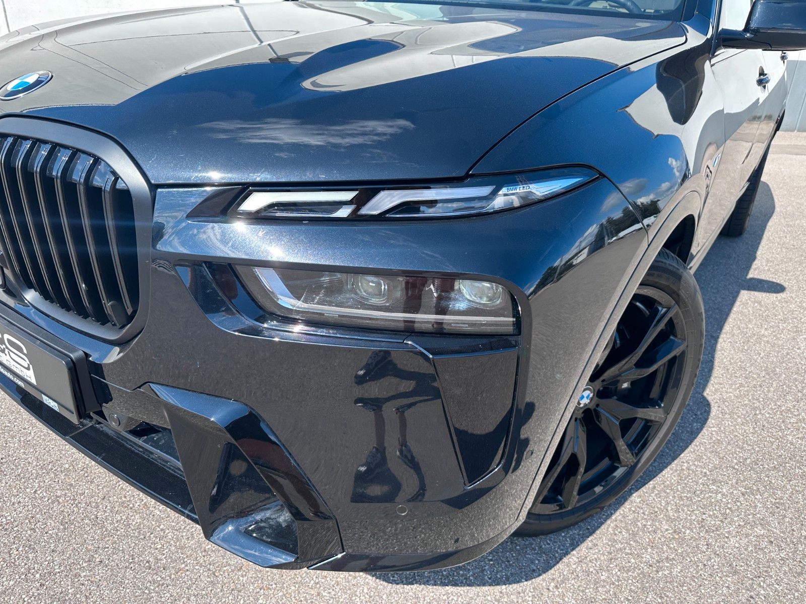 Fahrzeugabbildung BMW X7 xDr 40d M Sport Pro|Aktivlenk|SkyL|AHK|BEIGE|