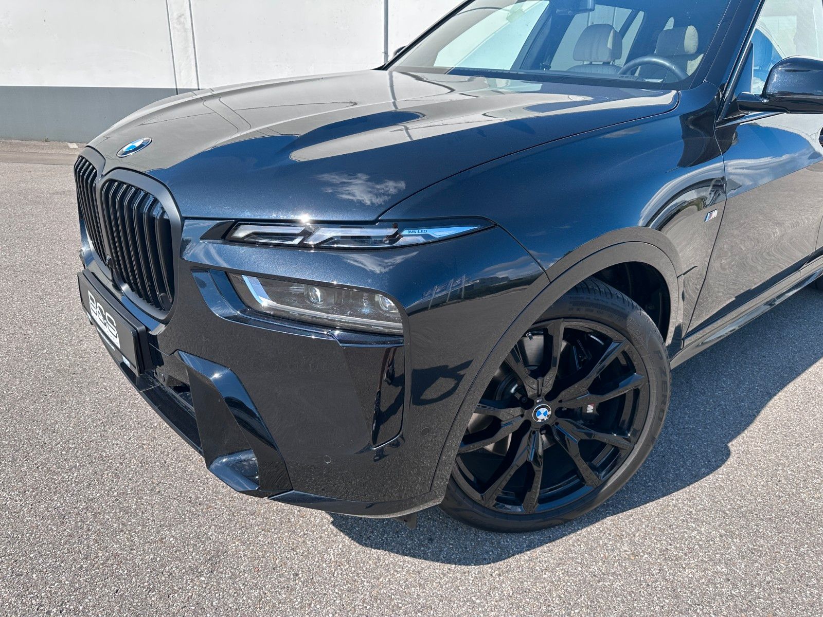 Fahrzeugabbildung BMW X7 xDr 40d M Sport Pro|Aktivlenk|SkyL|AHK|BEIGE|