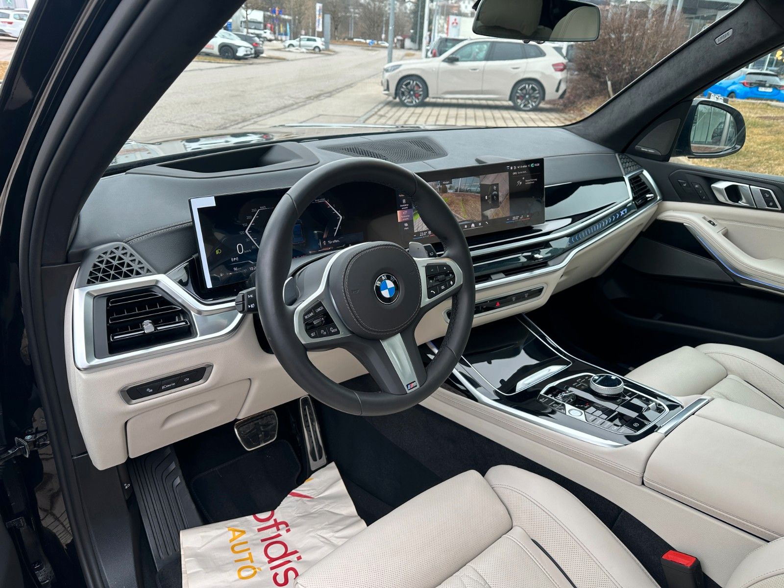 Fahrzeugabbildung BMW X7 xDr 40d M Sport Pro|Aktivlenk|SkyL|AHK|BEIGE|