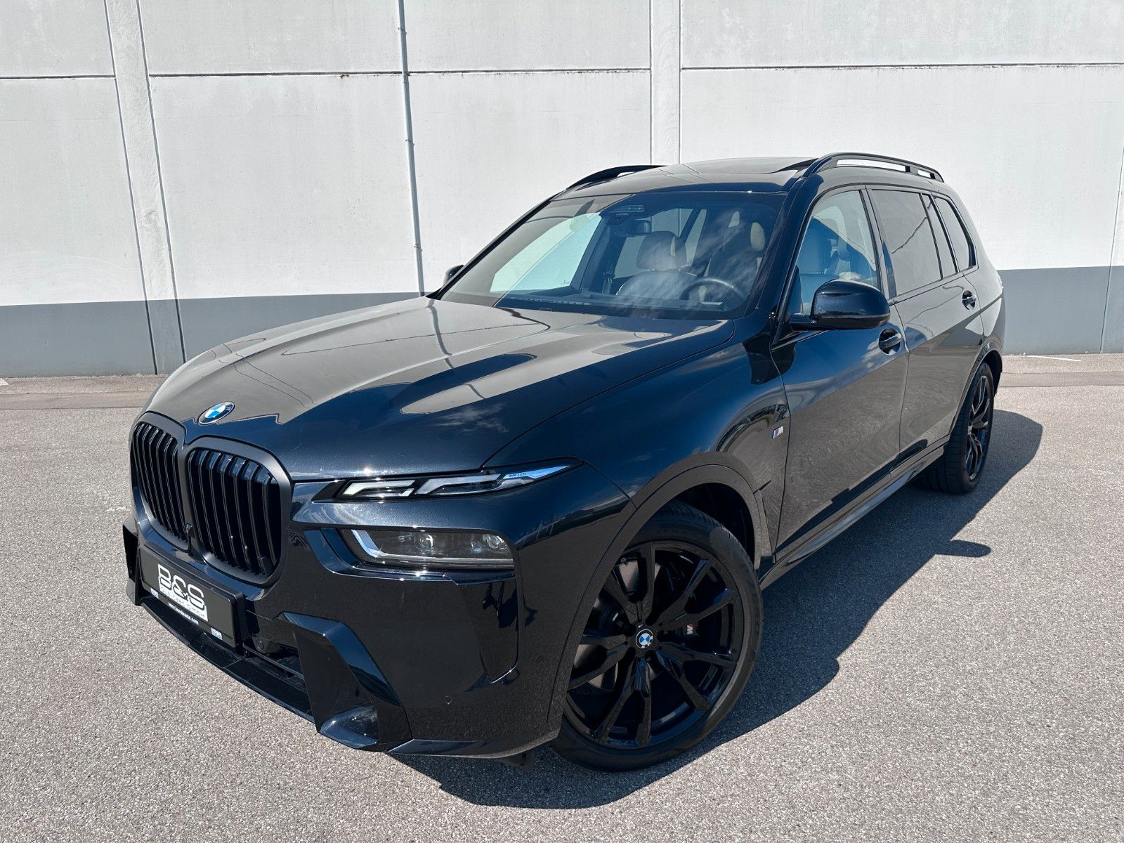 Fahrzeugabbildung BMW X7 xDr 40d M Sport Pro|Aktivlenk|SkyL|AHK|BEIGE|