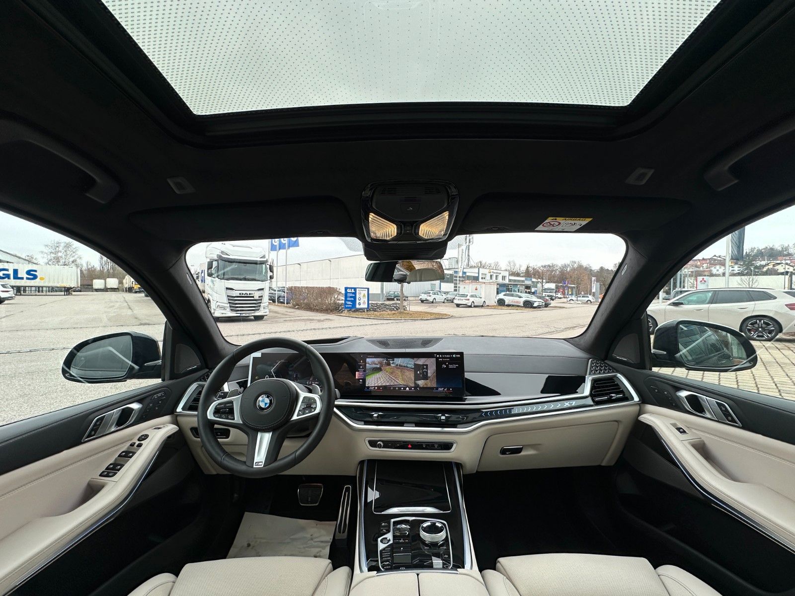 Fahrzeugabbildung BMW X7 xDr 40d M Sport Pro|Aktivlenk|SkyL|AHK|BEIGE|