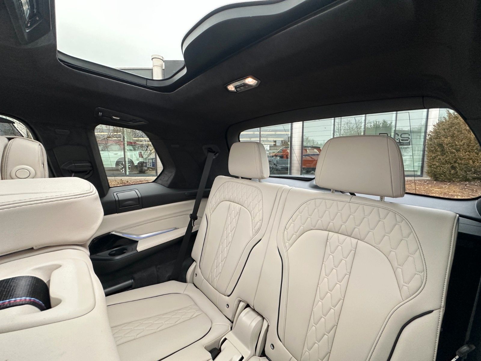 Fahrzeugabbildung BMW X7 xDr 40d M Sport Pro|Aktivlenk|SkyL|AHK|BEIGE|