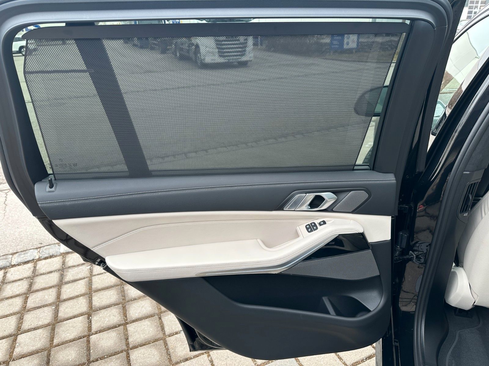 Fahrzeugabbildung BMW X7 xDr 40d M Sport Pro|Aktivlenk|SkyL|AHK|BEIGE|