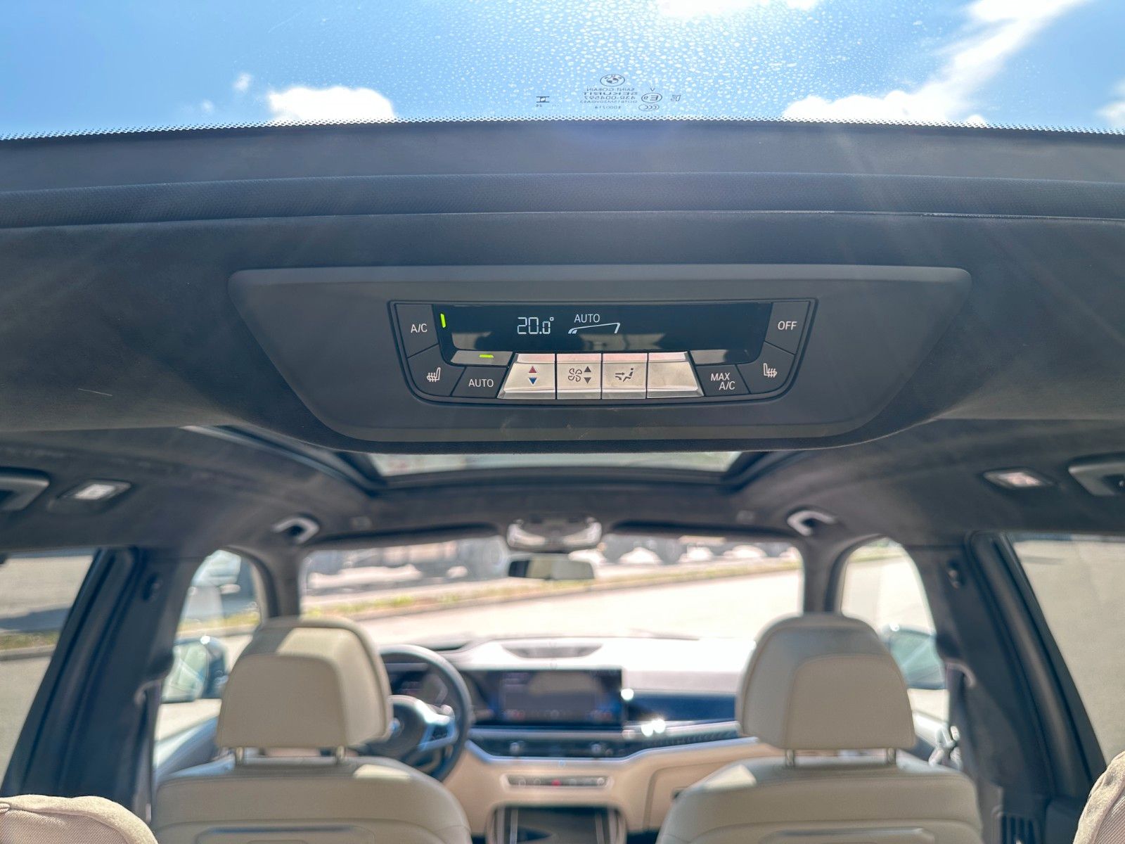 Fahrzeugabbildung BMW X7 xDr 40d M Sport Pro|Aktivlenk|SkyL|AHK|BEIGE|