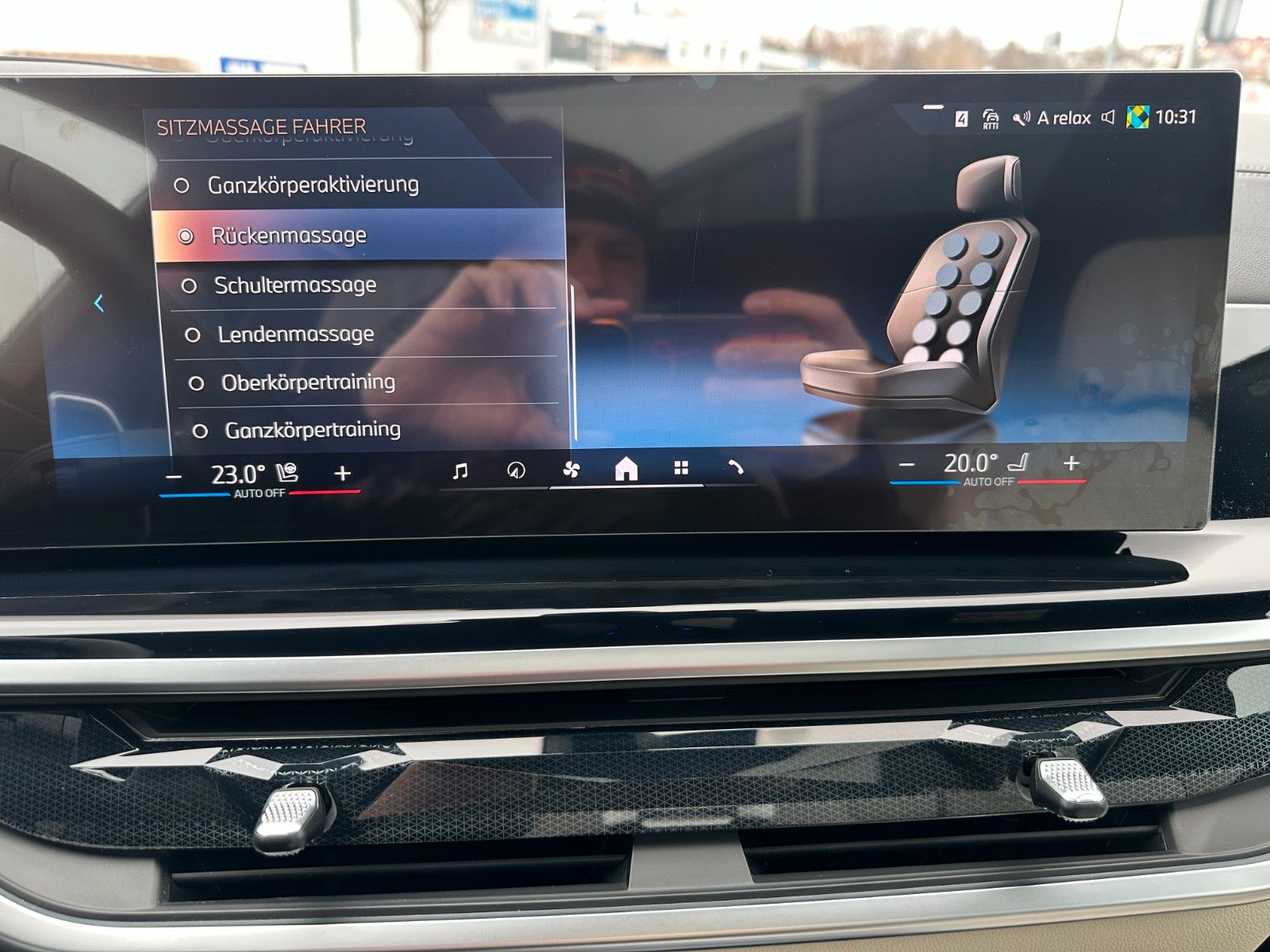 Fahrzeugabbildung BMW X7 xDr 40d M Sport Pro|Aktivlenk|SkyL|AHK|BEIGE|