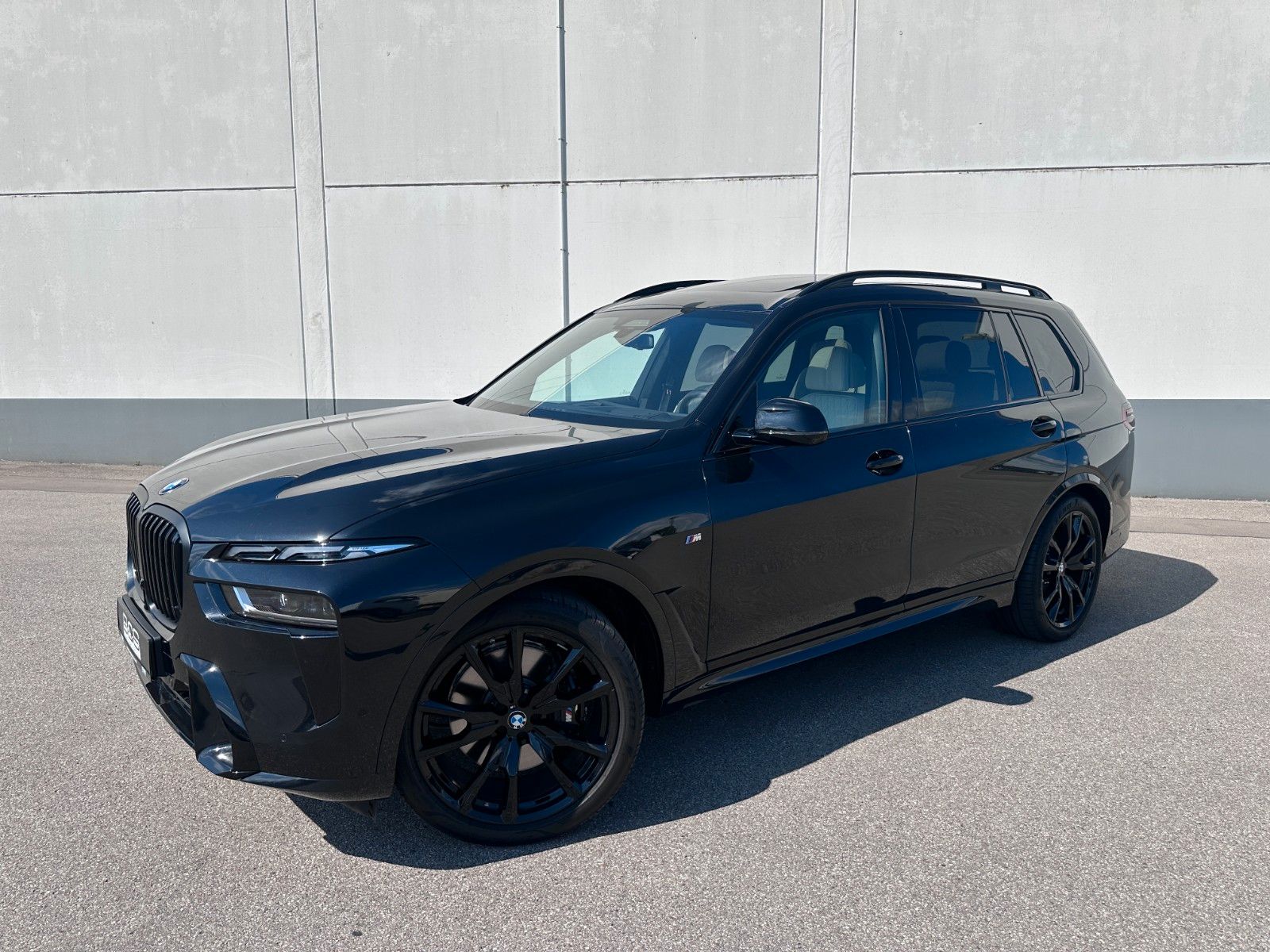 Fahrzeugabbildung BMW X7 xDr 40d M Sport Pro|Aktivlenk|SkyL|AHK|BEIGE|
