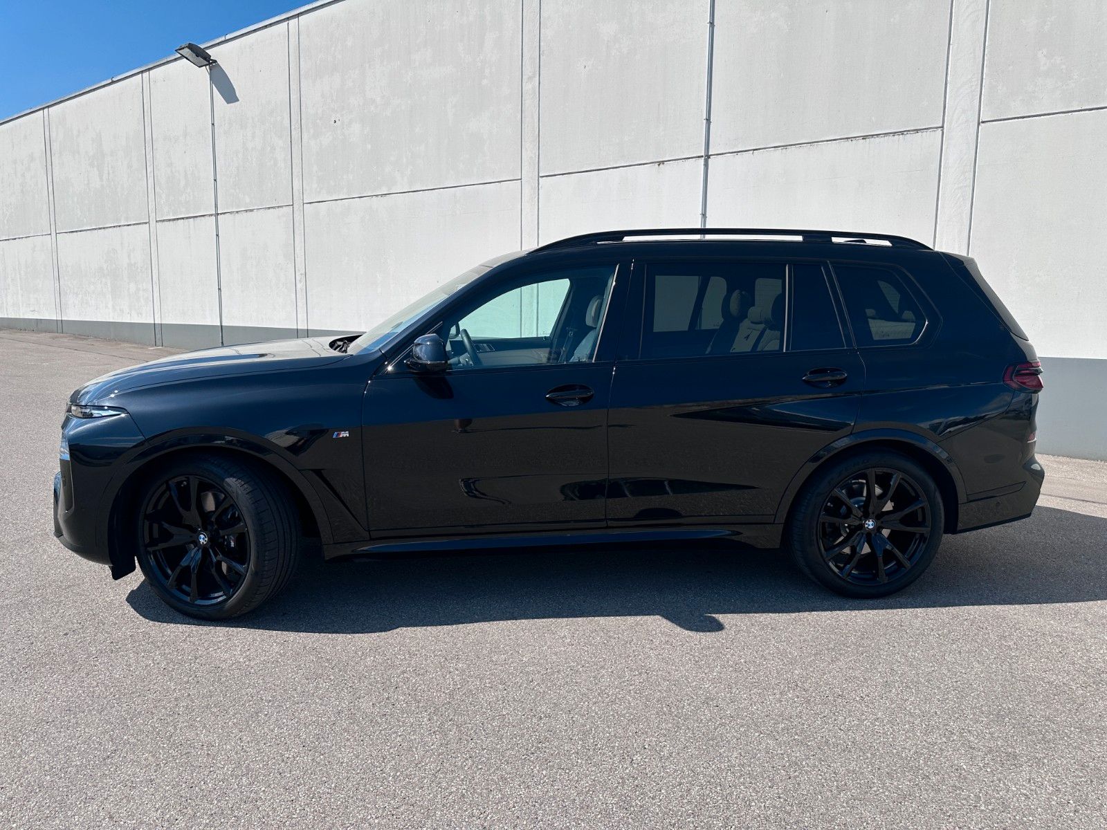 Fahrzeugabbildung BMW X7 xDr 40d M Sport Pro|Aktivlenk|SkyL|AHK|BEIGE|
