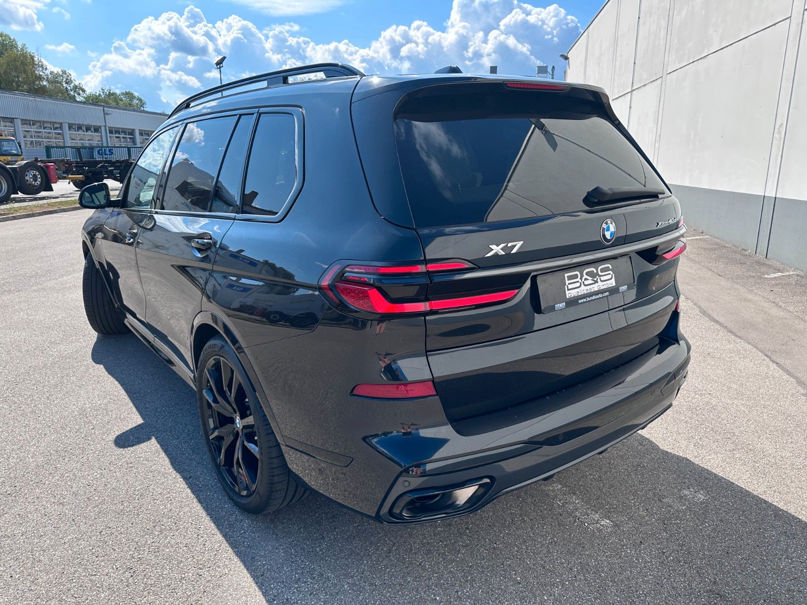 Fahrzeugabbildung BMW X7 xDr 40d M Sport Pro|Aktivlenk|SkyL|AHK|BEIGE|