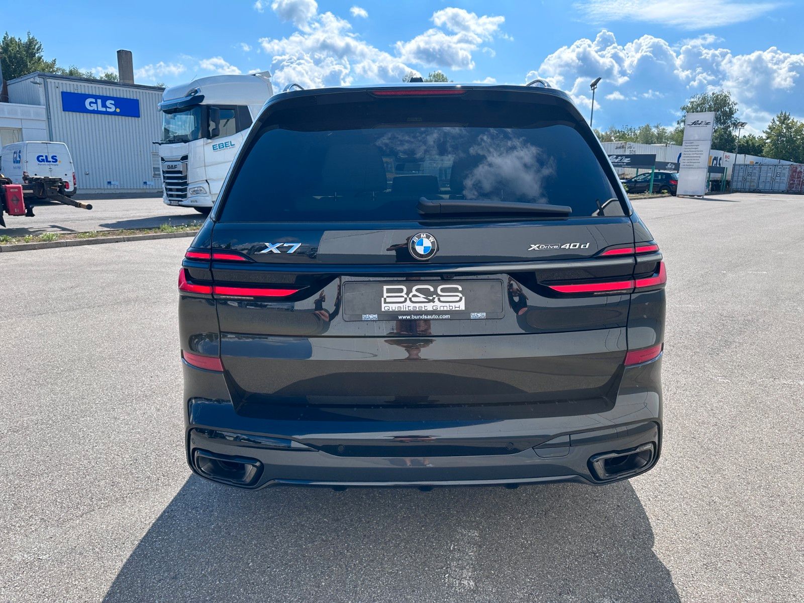 Fahrzeugabbildung BMW X7 xDr 40d M Sport Pro|Aktivlenk|SkyL|AHK|BEIGE|