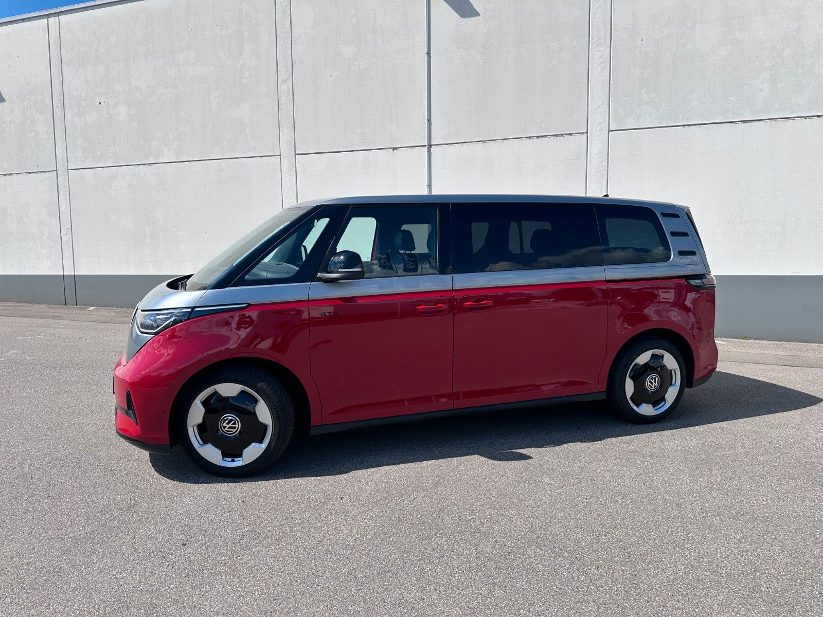 Fahrzeugabbildung Volkswagen ID.Buzz GTX LANG 4M | 6 SITZ|UNFALLFR|DEUTSCH FZ
