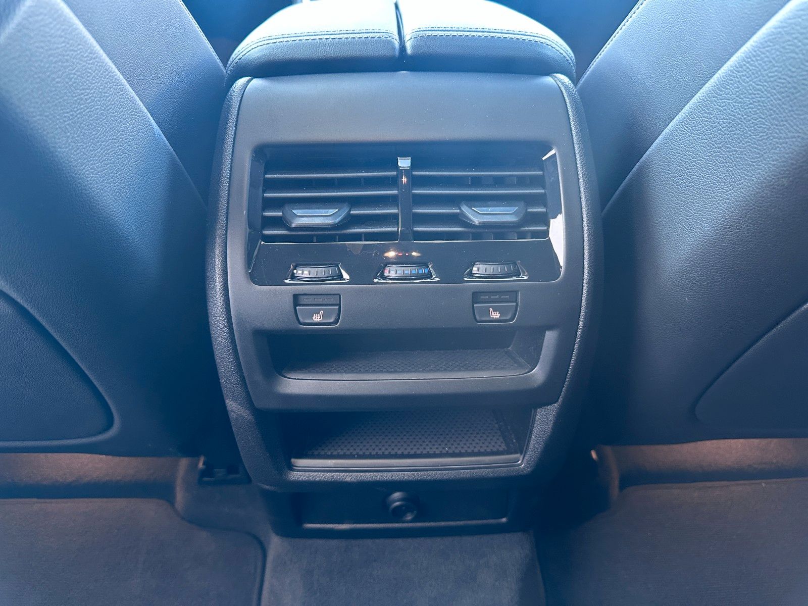 Fahrzeugabbildung BMW X6 30d xDr M Sport|ACC|HUD|PANO|HARMAN|AHK|