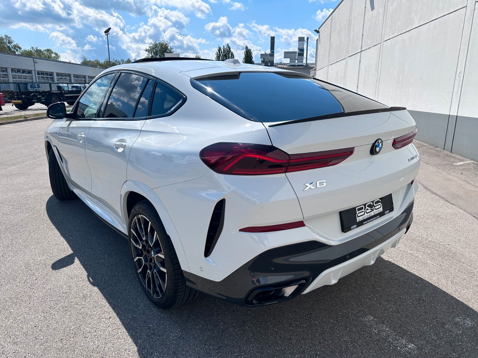 Fahrzeugabbildung BMW X6 30d xDr M Sport|ACC|HUD|PANO|HARMAN|AHK|