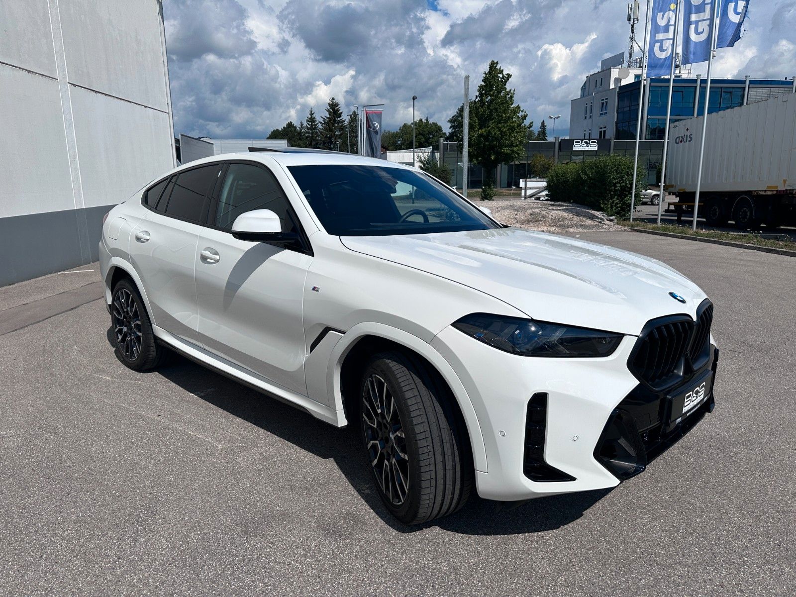 Fahrzeugabbildung BMW X6 30d xDr M Sport|ACC|HUD|PANO|HARMAN|AHK|