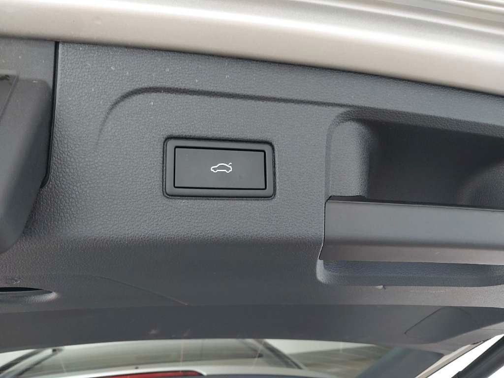 Fahrzeugabbildung Volkswagen Touran Comfortlinel|Deutsch.Fzg.l7 SitzlPanolAHK
