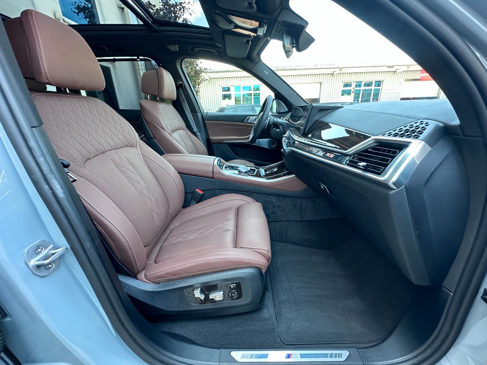 Fahrzeugabbildung BMW X5 30 d xDrive M Sport | Mwst Ausw| B&W | LUFT |