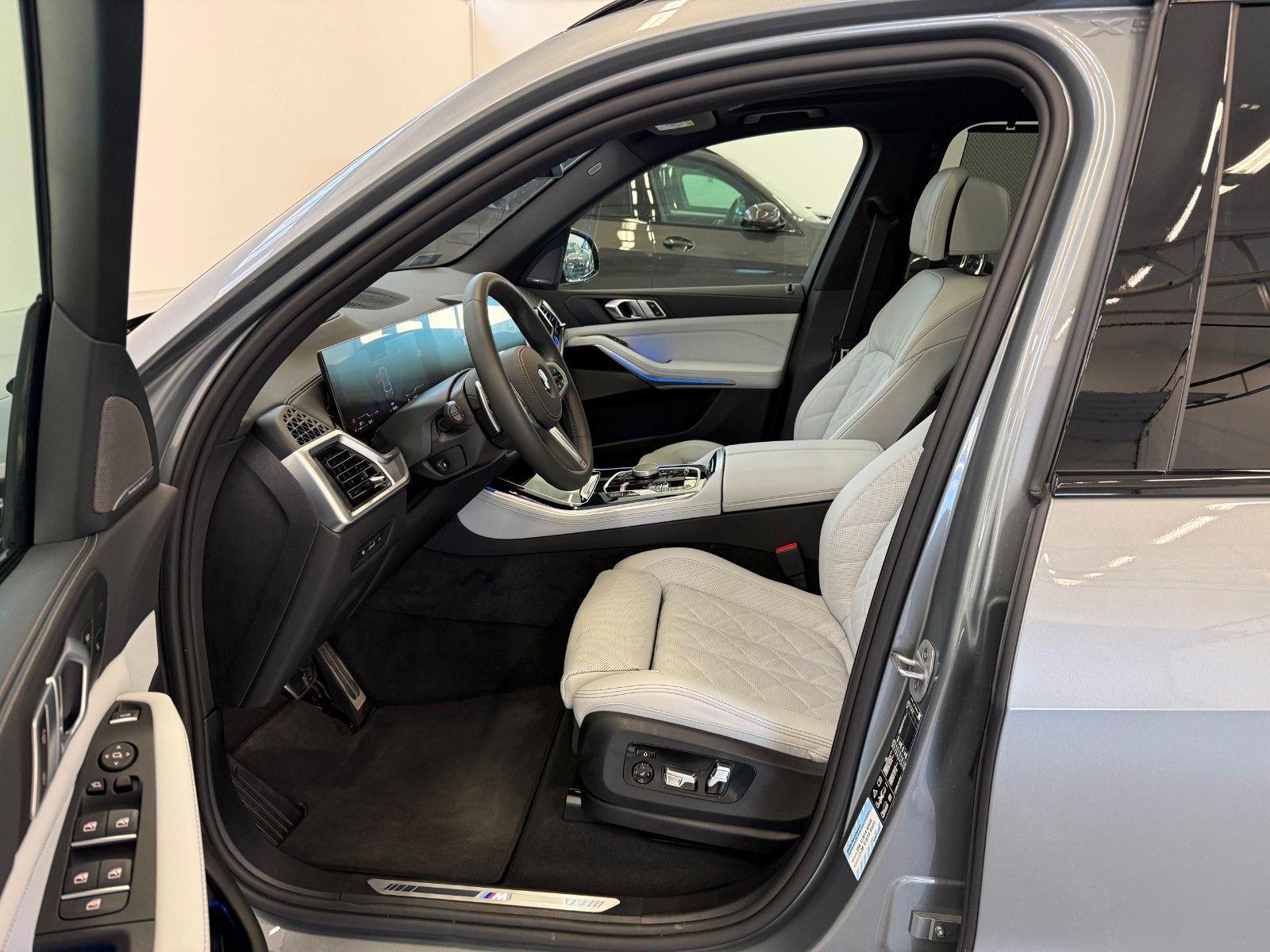 Fahrzeugabbildung BMW X5 30 d xDrive M Sport Pro ACC|HUD|PANO|H&K|LUFT