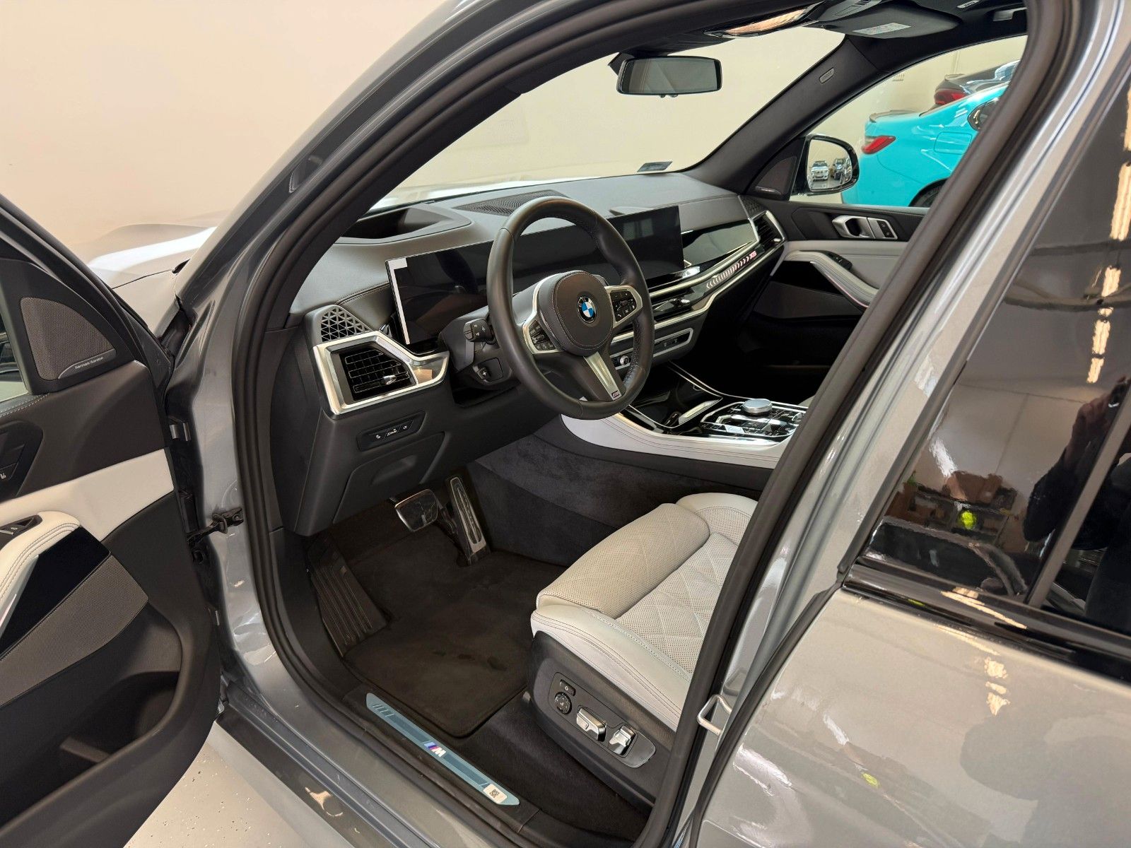 Fahrzeugabbildung BMW X5 40 d xDrive M Sport AC|HUD|PANO|HARMAN|LUFT
