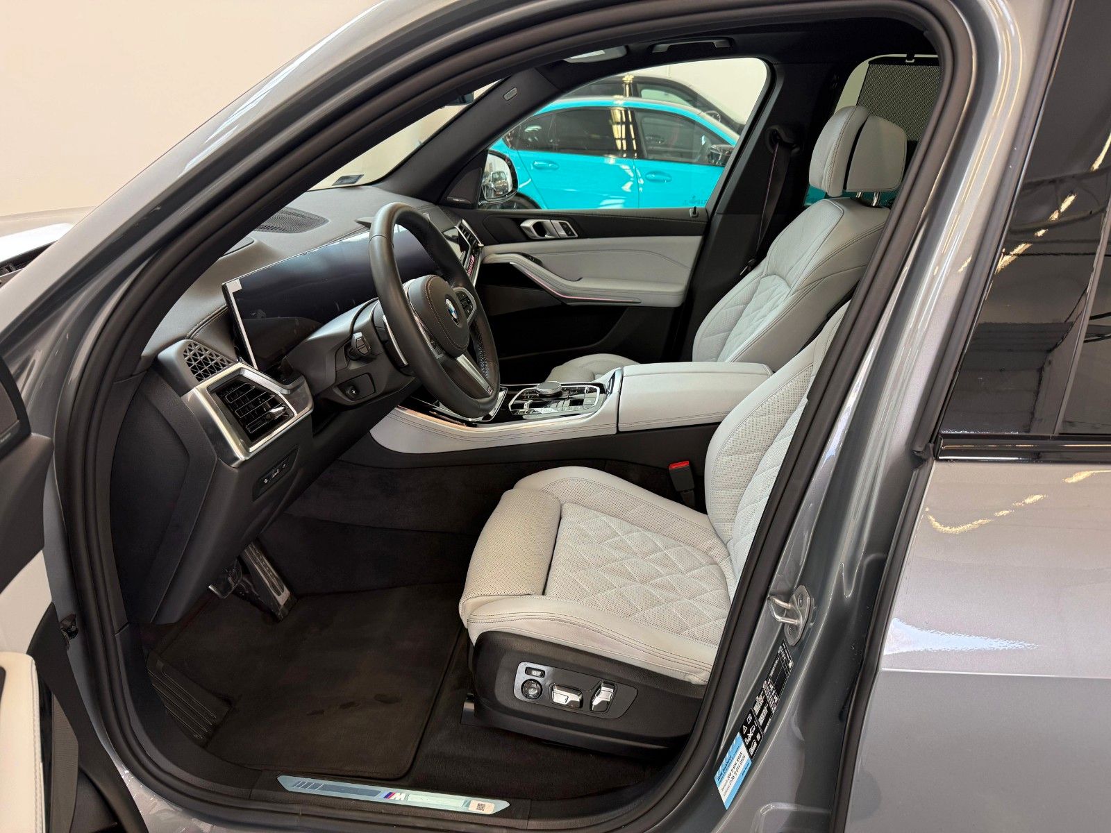Fahrzeugabbildung BMW X5 40 d xDrive M Sport AC|HUD|PANO|HARMAN|LUFT