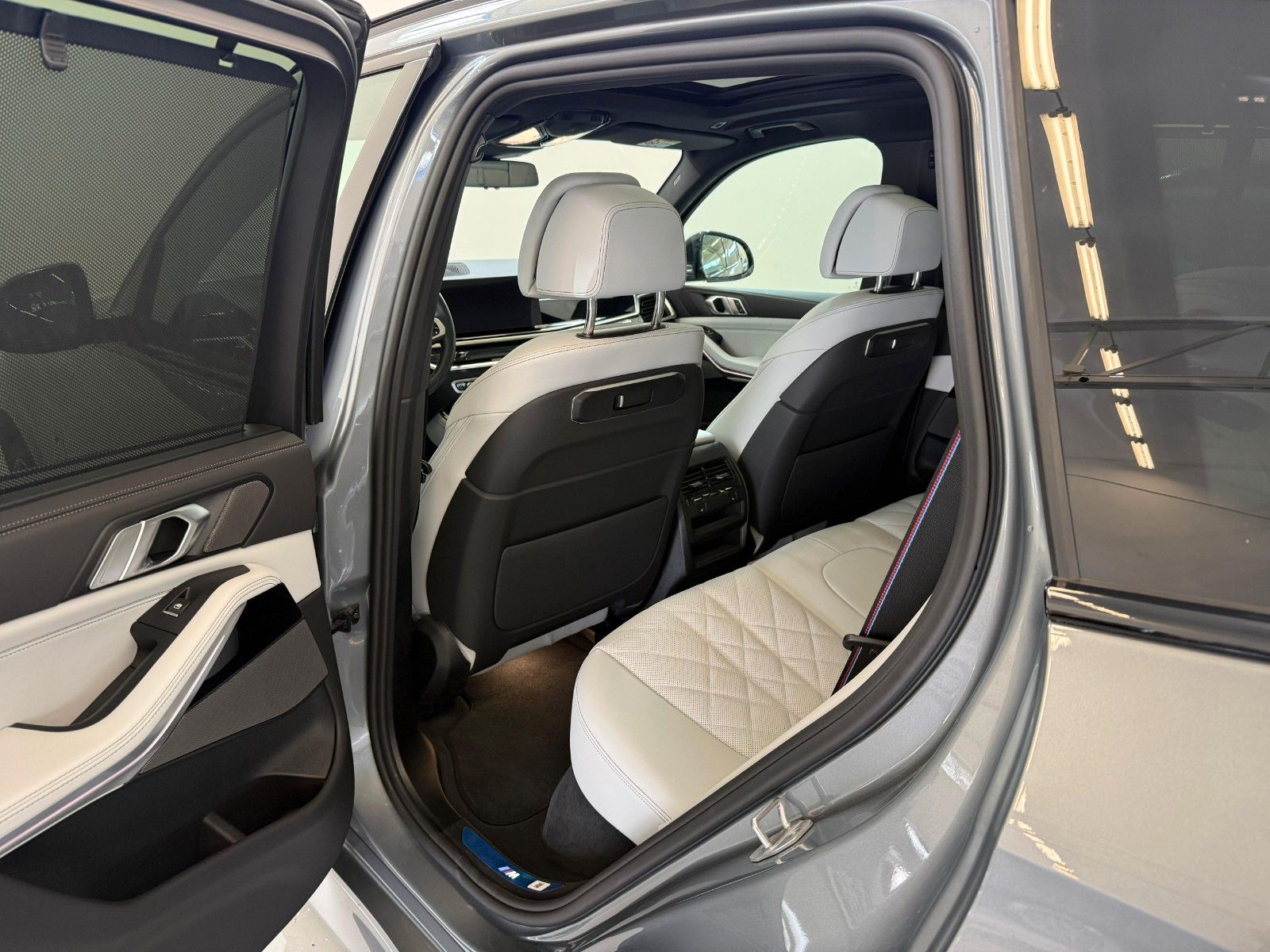Fahrzeugabbildung BMW X5 40 d xDrive M Sport AC|HUD|PANO|HARMAN|LUFT