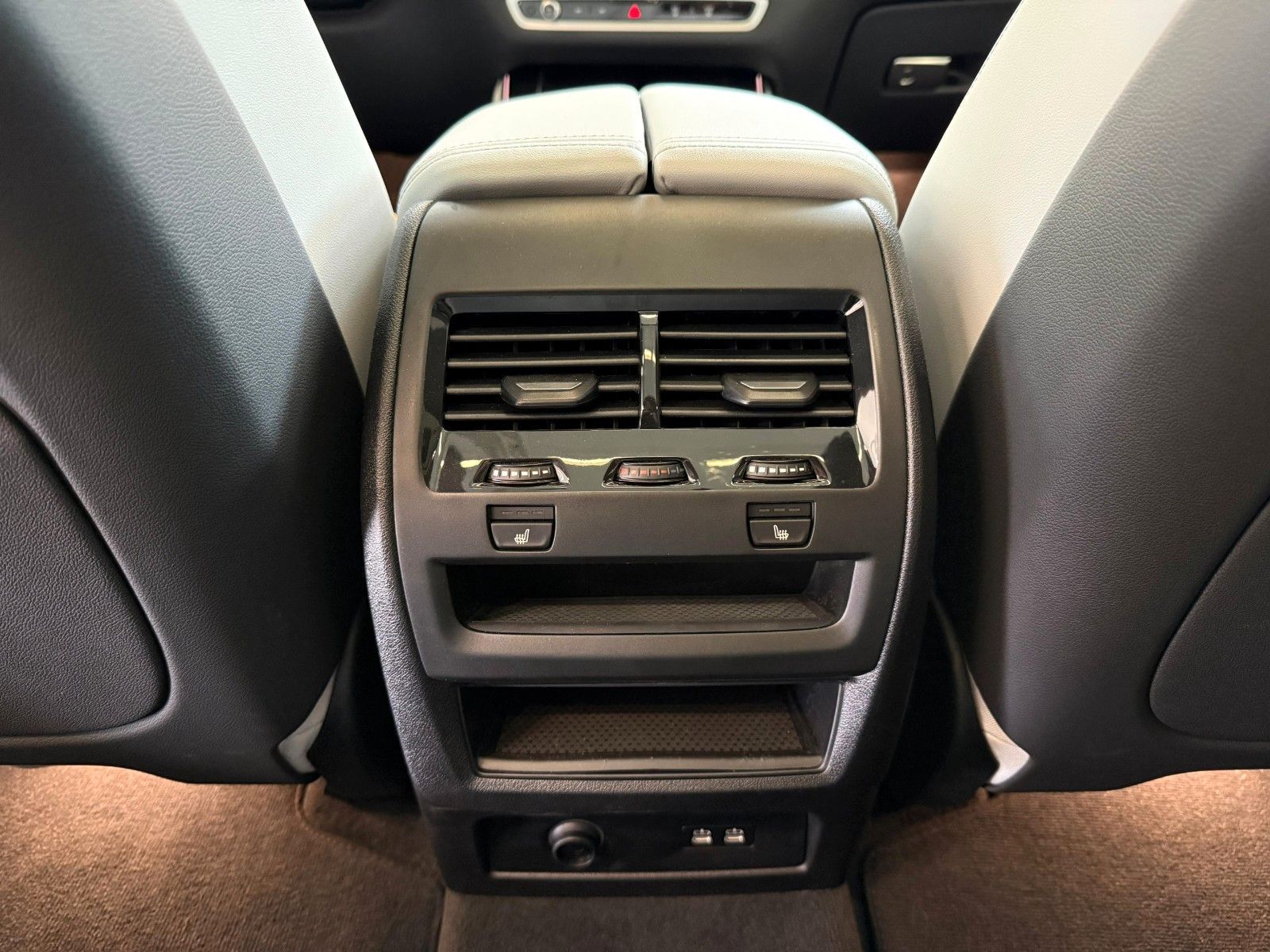 Fahrzeugabbildung BMW X5 40 d xDrive M Sport AC|HUD|PANO|HARMAN|LUFT