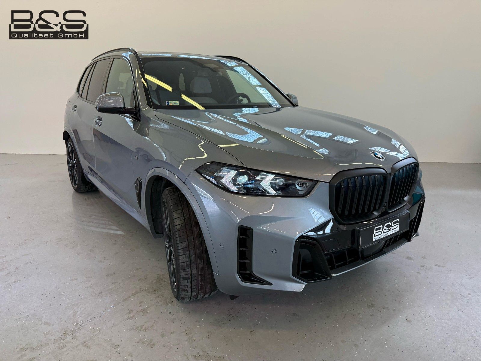 Fahrzeugabbildung BMW X5 40 d xDrive M Sport AC|HUD|PANO|HARMAN|LUFT