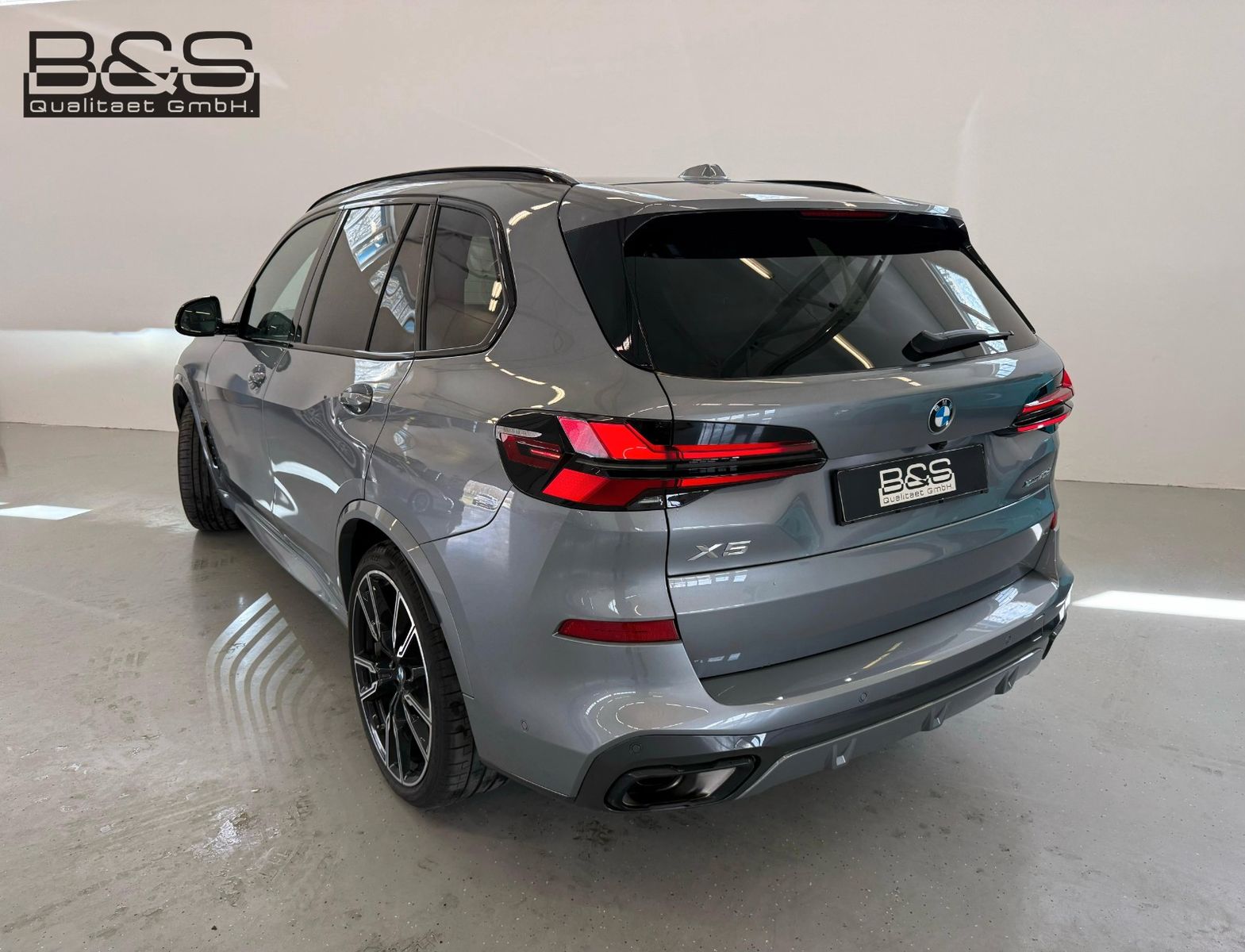 Fahrzeugabbildung BMW X5 40 d xDrive M Sport AC|HUD|PANO|HARMAN|LUFT