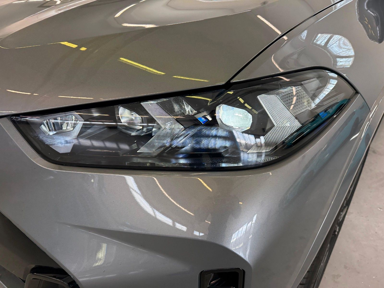 Fahrzeugabbildung BMW X5 40 d xDrive M Sport AC|HUD|PANO|HARMAN|LUFT
