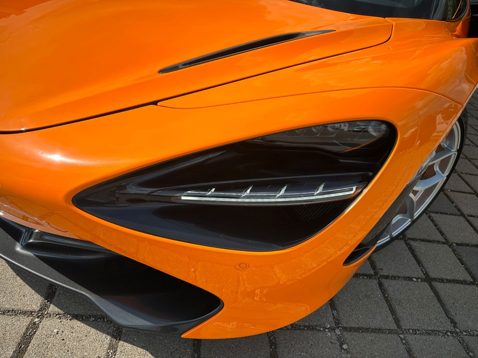 Fahrzeugabbildung McLaren 720S SPIDER PERFOR. PLUS.KERAMIK|CARBON|LIFT|B&W